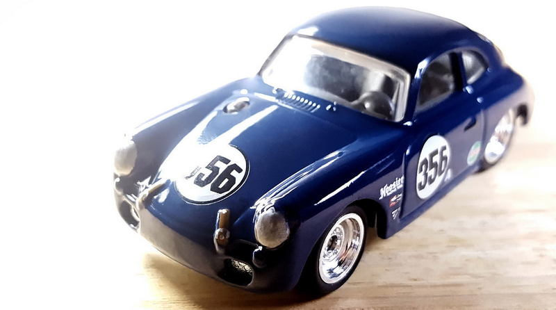 Illustration for article titled Teutonic Tuesday: A blue Porsche